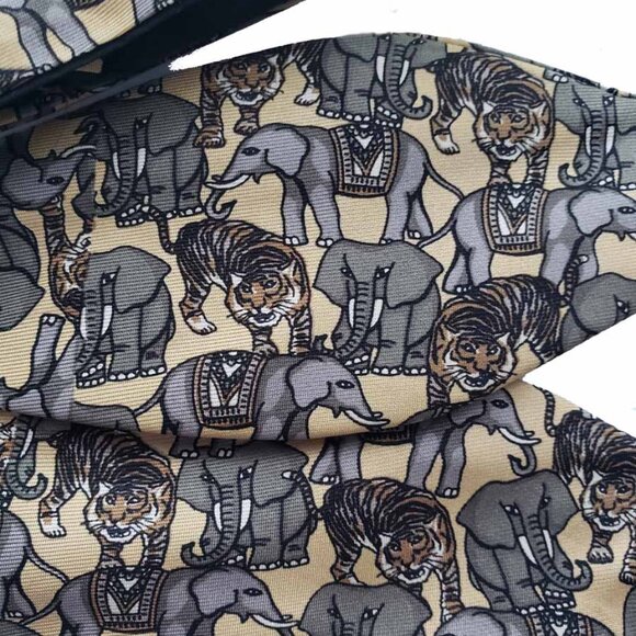 VTG Bert Pulitzer Bow Tie Silk Circus Elephants Tigers Yellow Gray Brown Men's - Picture 2 of 3